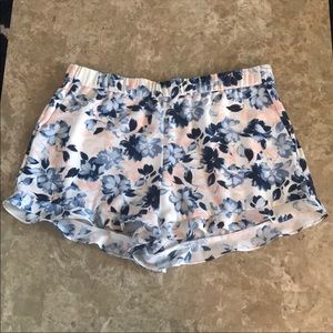 NWOT Maison Jules floral shorts